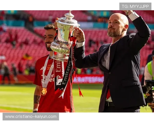 滕哈格下课：曼联迎来变革时刻，新主帅能否扭转局势