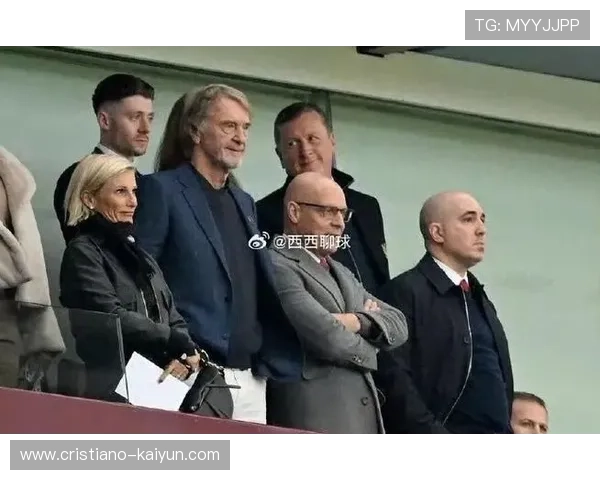 曼联近期战绩波动引发球迷热议与球队调整策略